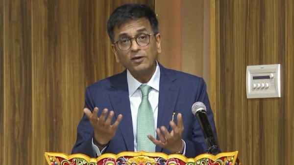 ಸುಪ್ರೀಂ ಕೋರ್ಟ್‌ ಮಾಜಿ ಮುಖ್ಯ ನ್ಯಾಯಮೂರ್ತಿ ಡಿವೈ ಚಂದ್ರಚೂಡರಿಂದ ಮತದಾನ