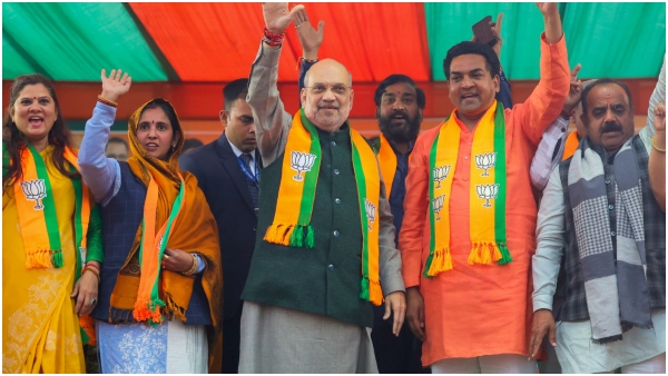 eight mlas join bjp after quitting aap delhi elections