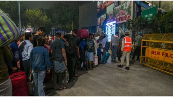 stampede injures 15 at new delhi railway station mahakumbh