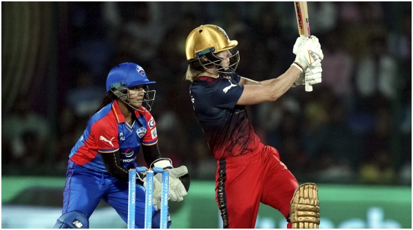 rcb fans roar in chinnaswamy stadium for ellyse perry mi captain reaction