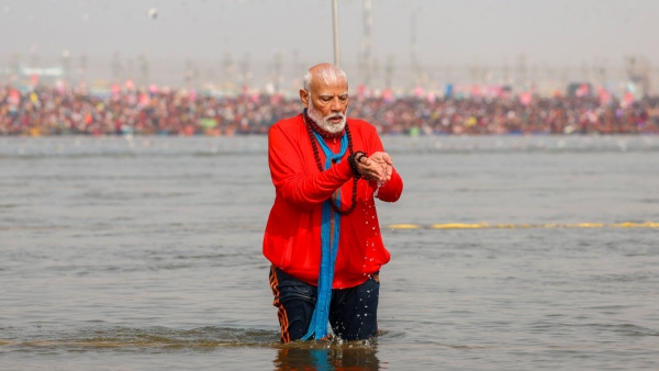 Actor Prakash Raj Tweet About PM Modi Bath at Maha Kumbh Mela Gets Trolled