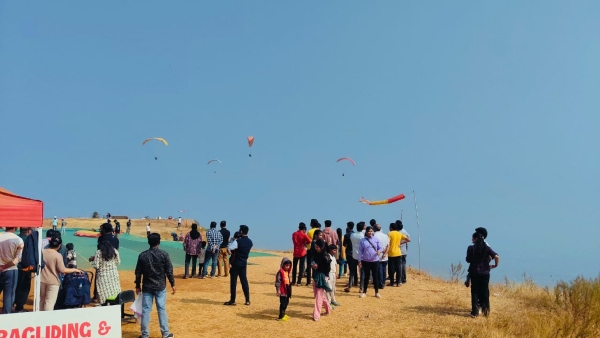 Maharashtra B Com Student Paraglides To Exam Center Amid Traffic Jam