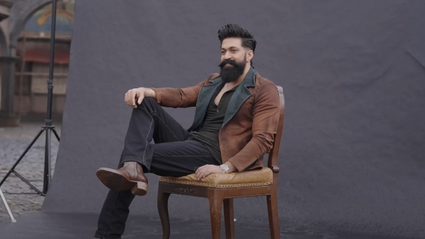 Toxic The Movie Rocking Star Yash Big Cutout In Mumbai Goes Viral