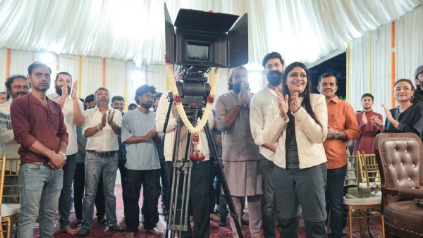 Toxic The Movie Rocking Star Yash Big Cutout In Mumbai Goes Viral