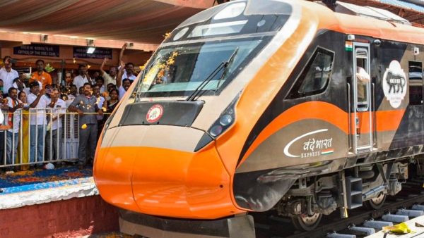 Railways To Cut Nagpur Secunderabad Nagpur Vande Bharat Train Coach To 8