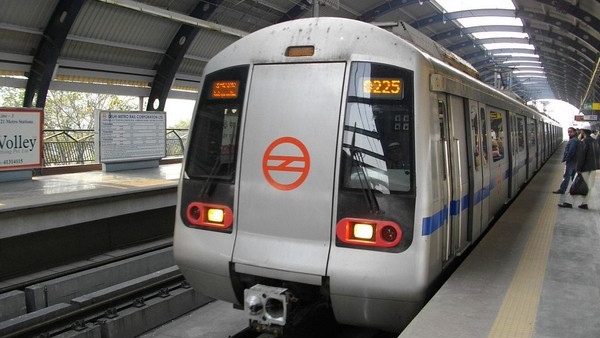 Video Of Crowd Entering Delhi Metro Without Tickets Goes Viral