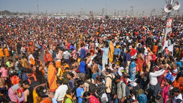 YouTuber Opens Tea Stall At Maha Kumbh Mela Earns 7 000 Daily