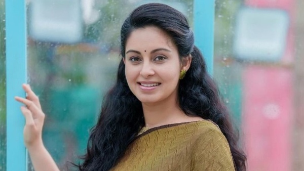 Kannada Hudugaru Actress Abhinaya Reveals Husband Photo