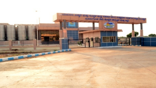 Ballari Mega Dairy Issue Farmers Upset With KMF President