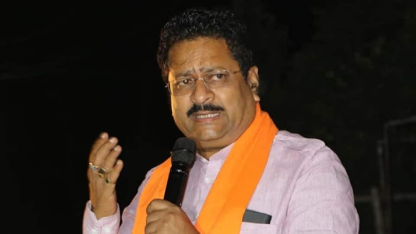 Congress Leader Meets Basana Gowda Patil Yatnal