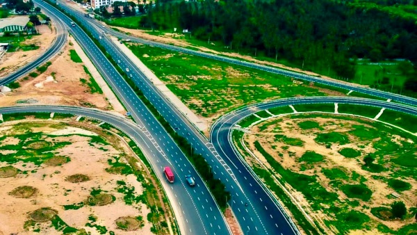 Bengaluru Chennai Expressway No Entry For Bikes Says NHAI