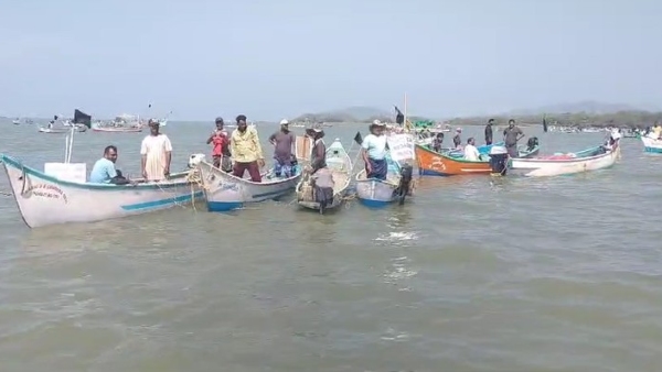Karwar Fishermen Protest Against Commercial Port Development