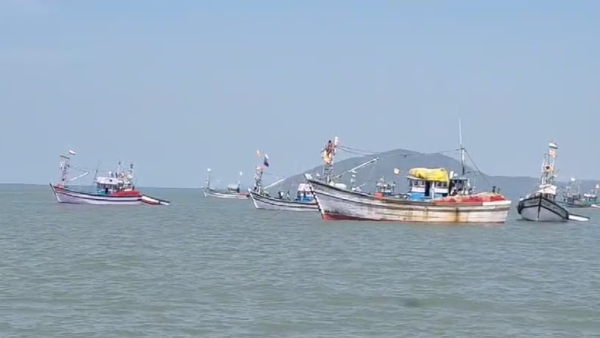 Karwar Fishermen Protest Against Commercial Port Development