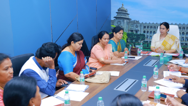 Minister Lakshmi Hebbalkar Meets With Anganwadi Workers Organizations
