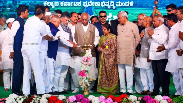 Congress President Mallikarjun Kharge Advises Siddaramaiah And DK Shivakumar To Stay United