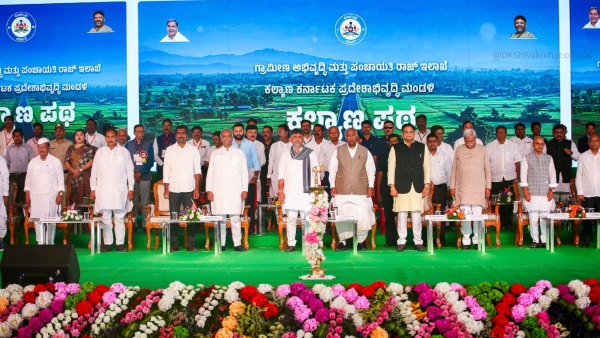 Congress President Mallikarjun Kharge Advises Siddaramaiah And DK Shivakumar To Stay United