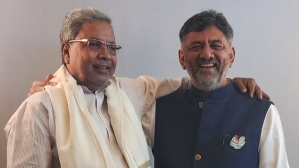 Mallikarjun Kharge Warns Siddaramaiah And DK Shivakumar On Stage Sparks Debate