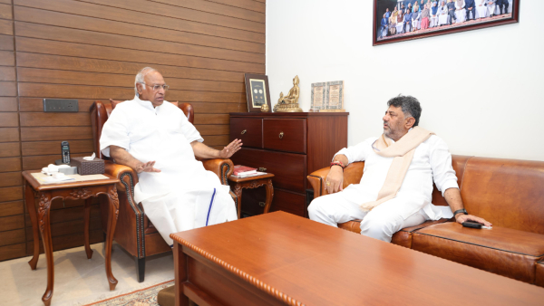 Deputy Chief Minister DK Shivakumar meets AICC President Mallikarjun Kharge