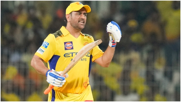 Virender sehwag manoj tiwari mocks ms dhoni csk vs rcb ipl 2025