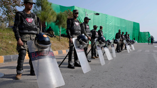 400 Passengers On Board Pakistan Passenger Train Hijacked