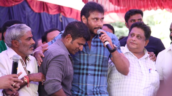 Fan Sketches Puneeth Rajkumar And Darshan Thoogudeepa Portrait To End Fan War