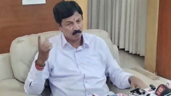 Ramesh Jarkiholi Supports Basanagouda Patil Yatnal Expulsion Cancellation