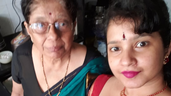 Shubha Poonja Comes To Reality Show Shooting After Her Mother Death