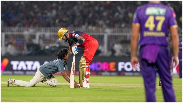 this is what virat kohli said to fan who breached security in kkr vs rcb match