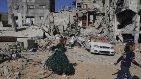 Gaza Rescuers Confirm 25 Fatalities from Israeli Strikes on Displaced People