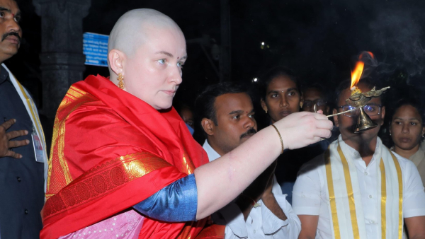 Pawan Kalyan Wife Anna Lezhneva Offers Hair At Tirumala Temple Pawan Kalyan Wife Anna Lezhneva Offers Hair At Tirumala Temple