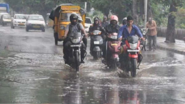Bengaluru Rain Alert Rain in the outskirts of Bengaluru early in the morning
