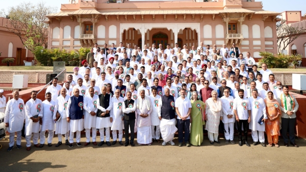 CM Siddaramaiah Discusses Key Issues At Congress Executive Meeting In Ahmedabad