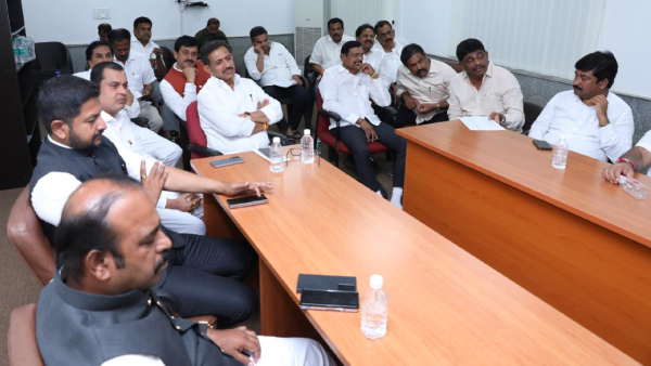 DK Shivakumar Meets With Vokkaliga MLAs On Caste Census What Was Discussed