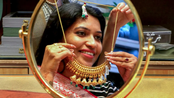 Gold Price Bumper Good News for Gold lovers Gold Prices Plummet on April 9