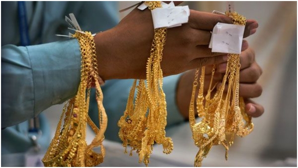 Gold rate down 9800 rs on april 5th here the silver price details