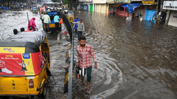 imd has issued a weather report for the whole of India including uttar pradesh karnataka and delhi for april 6 imd has issued a weather report for the whole of India including uttar pradesh karnataka and delhi for april 6