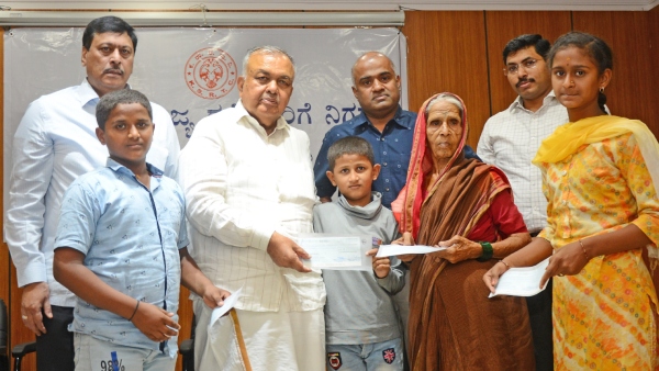 Government jobs for dependents of 1000 deceased Karnataka KSRTC employees Ramalinga Reddy