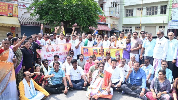 Massive protest by Mysore Brahmin Youth Forum condemning the issue raised on Janivara
