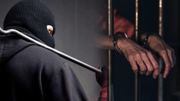 theft while people are still inside in prashant colony raichur theft while people are still inside in prashant colony raichur