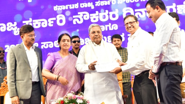 Government employees should serve the people effectively Says Siddaramaiah
