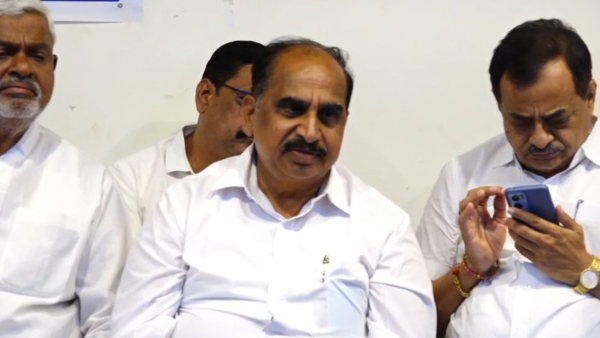 Opposition to Jaya Mrityunjaya Swamiji Support for Basanagouda Patil Yatnal Opposition to Jaya Mrityunjaya Swamiji Support for Basanagouda Patil Yatnal