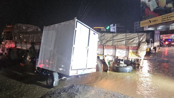 Many Problems Created in Bengaluru Due to Rain 3 Dead People Anger Against BBMP