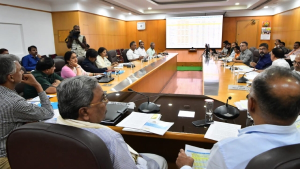 Drinking Water Issue CM Siddaramaiah Meeting With Deputy Commissioners