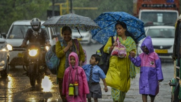 Delhi Rain Heavy Rain Hits on Delhi 4 Dead 40 Flights Disrupted IMD Weather Forecast