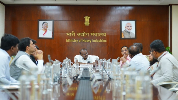 HD Kumaraswamy Promised To Distribute 4500 Electric Buses To Bengaluru