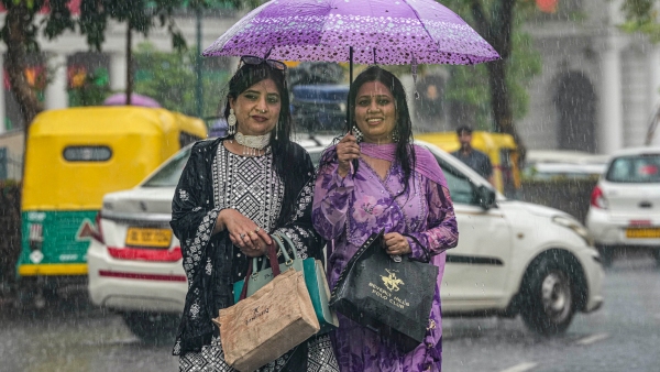 Heavy Rain In Bengaluru And This News Has Been Created Trend