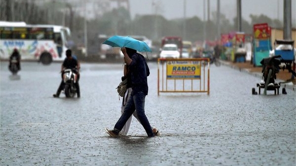 Heavy Rain Alert For Karnataka till May 28 Red Alert These Districts Due to Low Pressure system