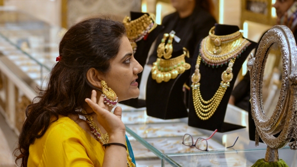 Gold Price Falls Sharply Check June 7 Gold Rates Today