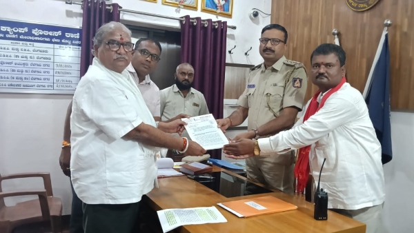 Complaint filed against Siddaramaiah for raising his hand on a police officer