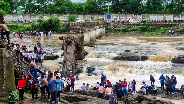 pune-bridge-collapse-2-dead-32-injured-several-swept-away-in-indrayani-river-tragedy